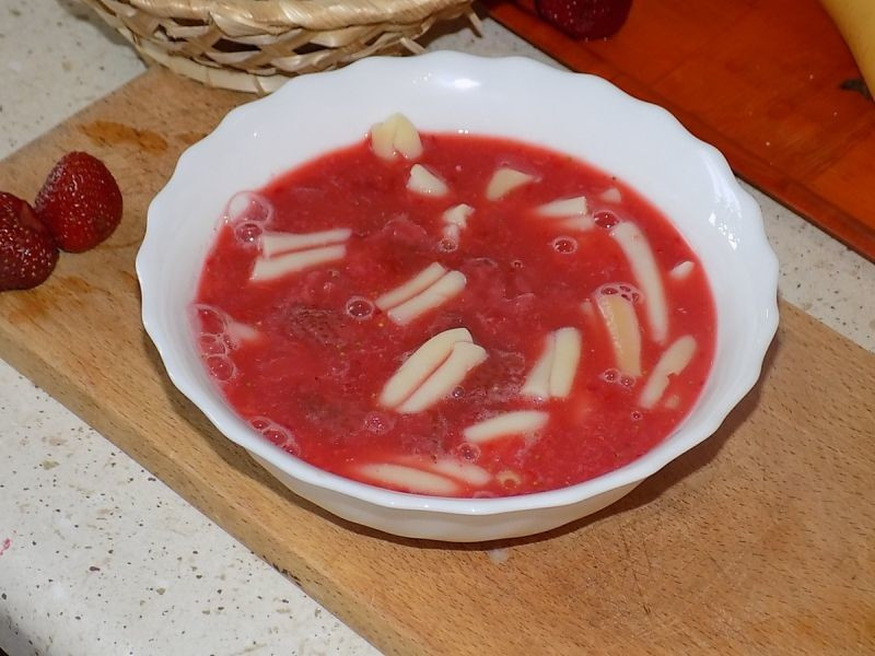 zupa-truskawkowa-z-makaronem-i-mieta-444552