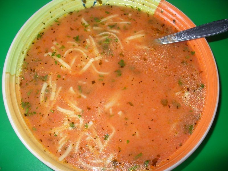 zupa-pomidorowa-z-makaronem-506962