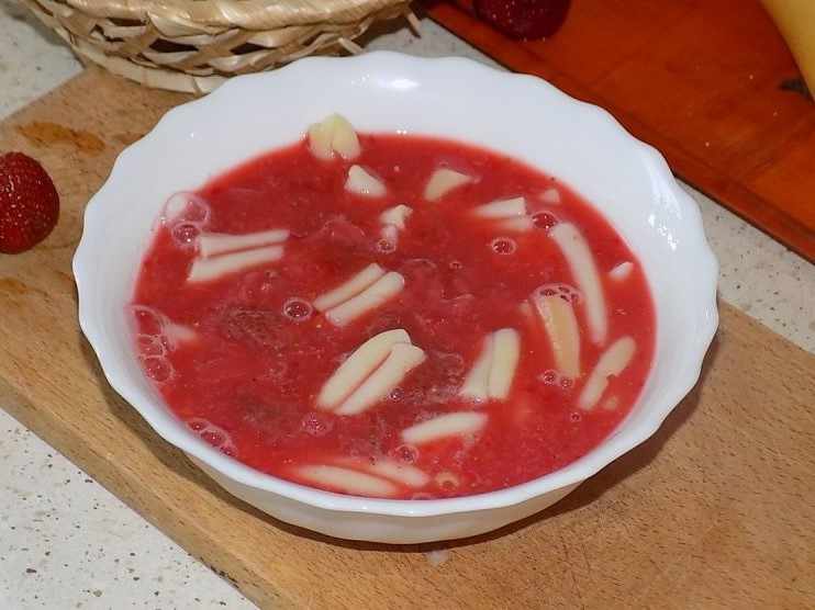 zupa-truskawkowa-z-makaronem-i-mieta-444552