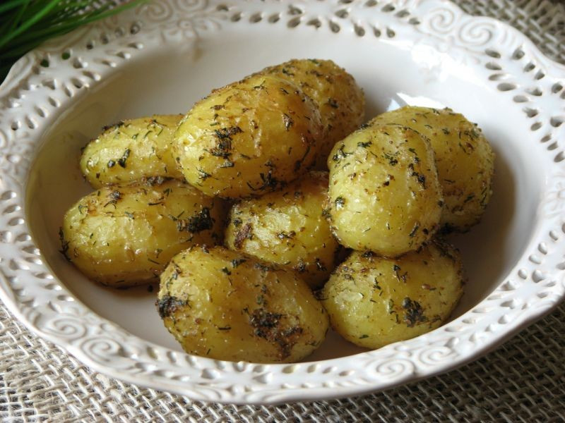 mlode-ziemniaki-z-piekarnika-356798