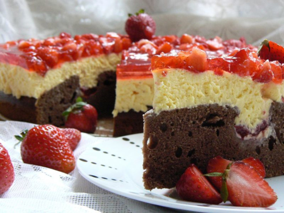 ciasto-czekoladowe-z-truskawkami-469431